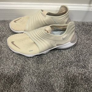 Nike Free RN Flyknit 3.0 NEW cream size 7